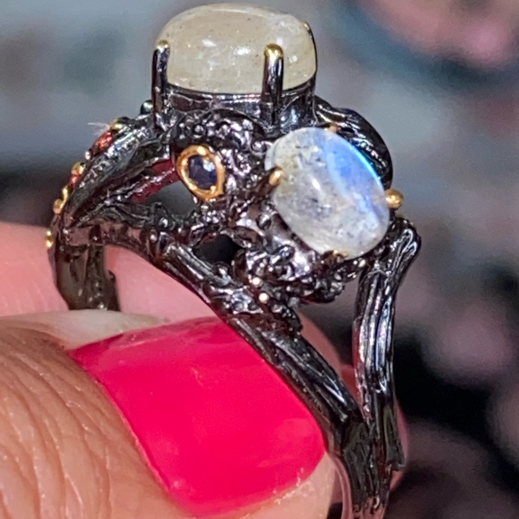 Charming Genuine Labradorite Ring With Gemstones